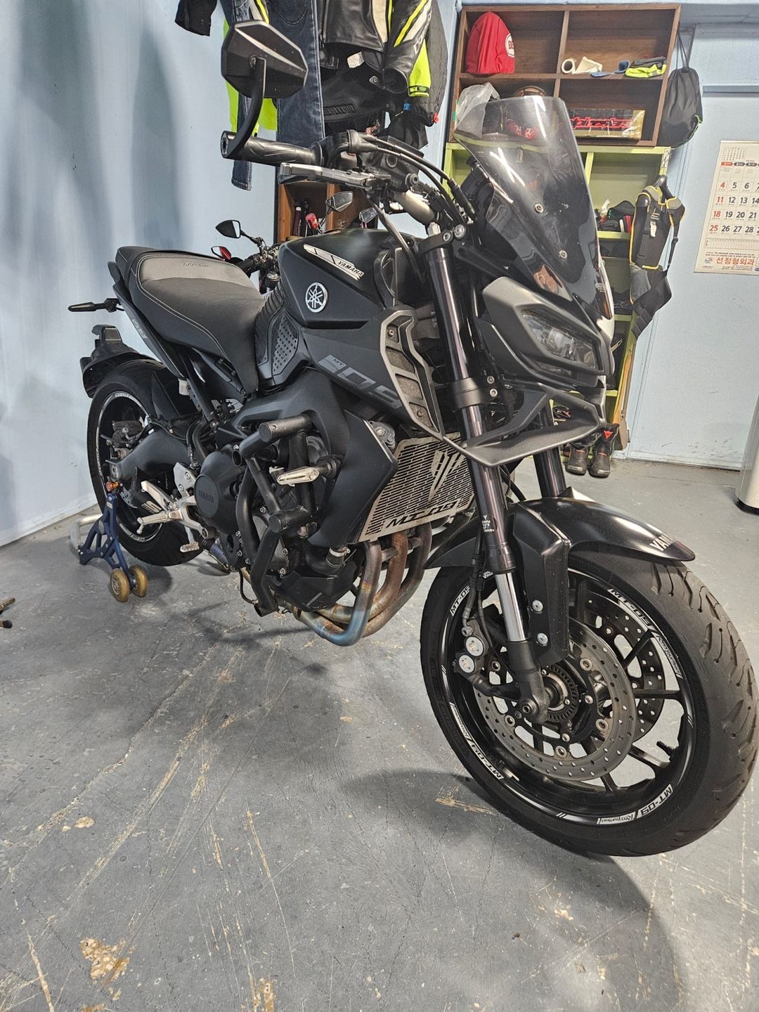 야마하 MT 09 thumb 2