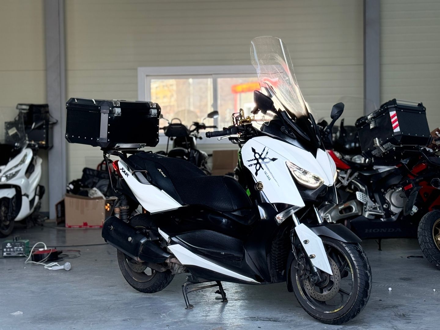 야마하 XMAX 300 ABS thumb 2