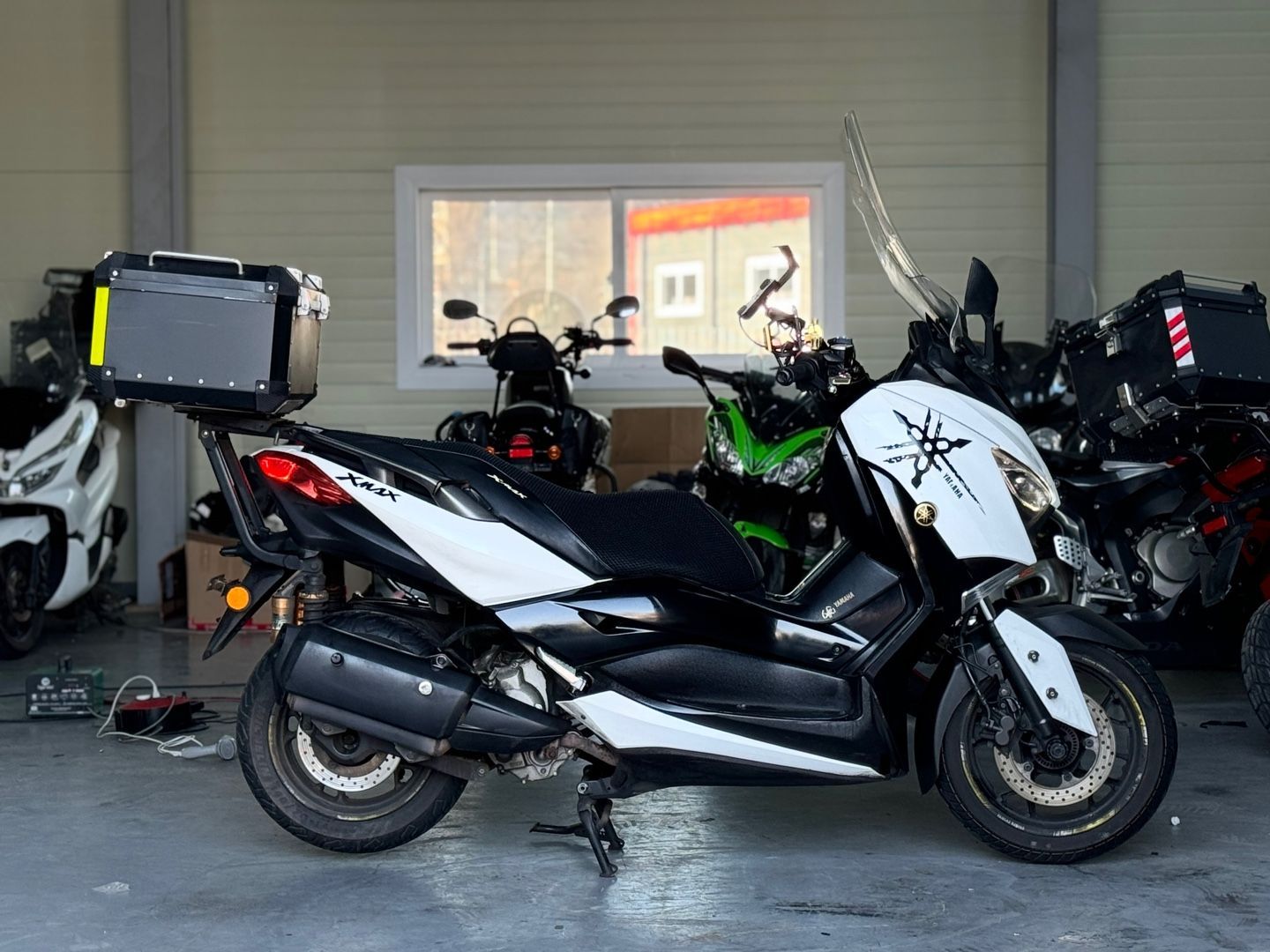 야마하 XMAX 300 ABS more