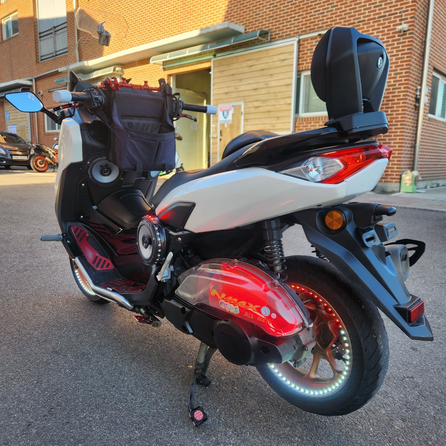 야마하 NMAX 125 more