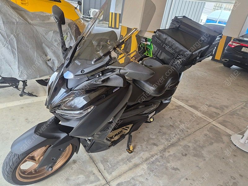 야마하 XMAX 300 ABS main