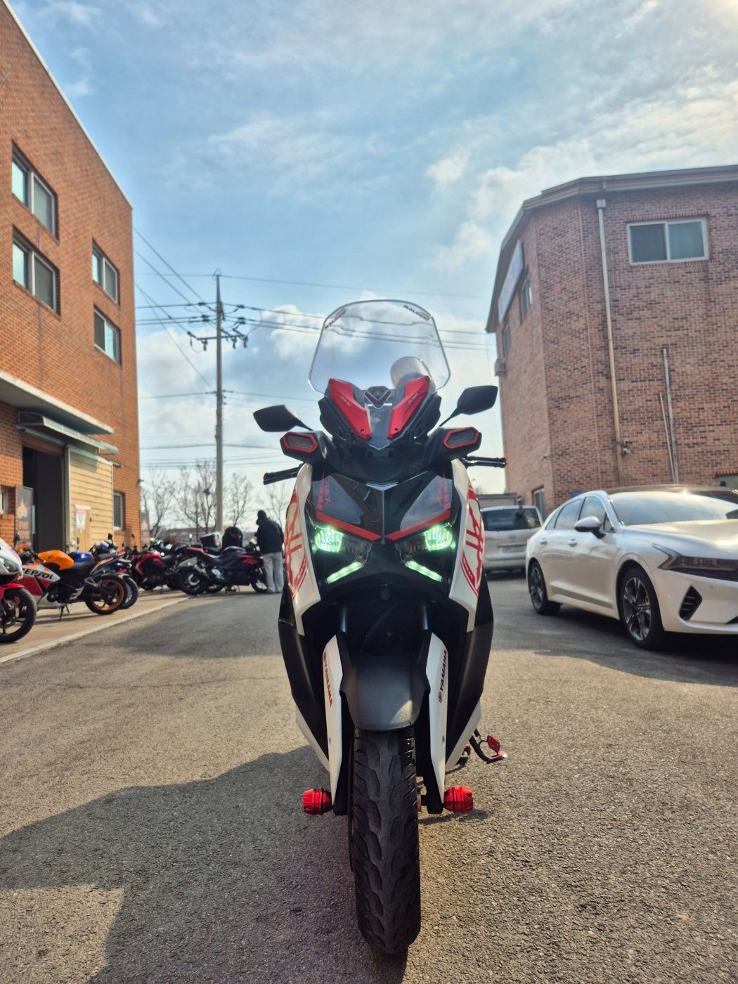 야마하 XMAX 300 ABS thumb 2