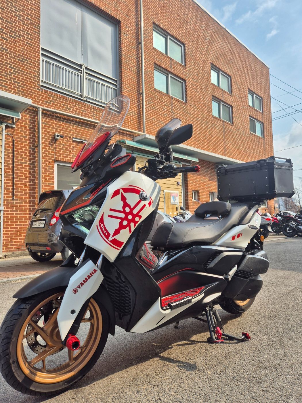 야마하 XMAX 300 ABS more