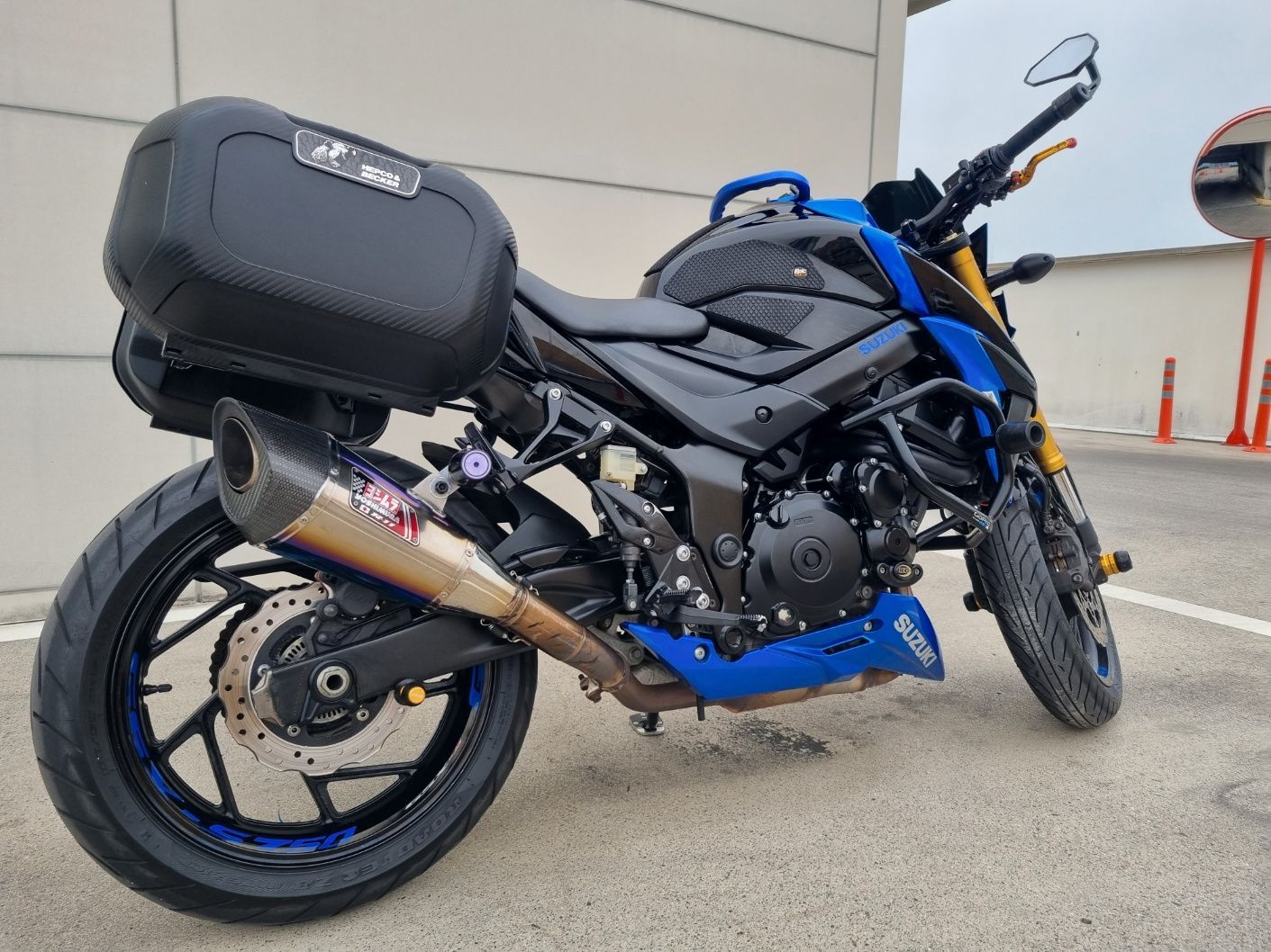 스즈키 GSX S 750 more