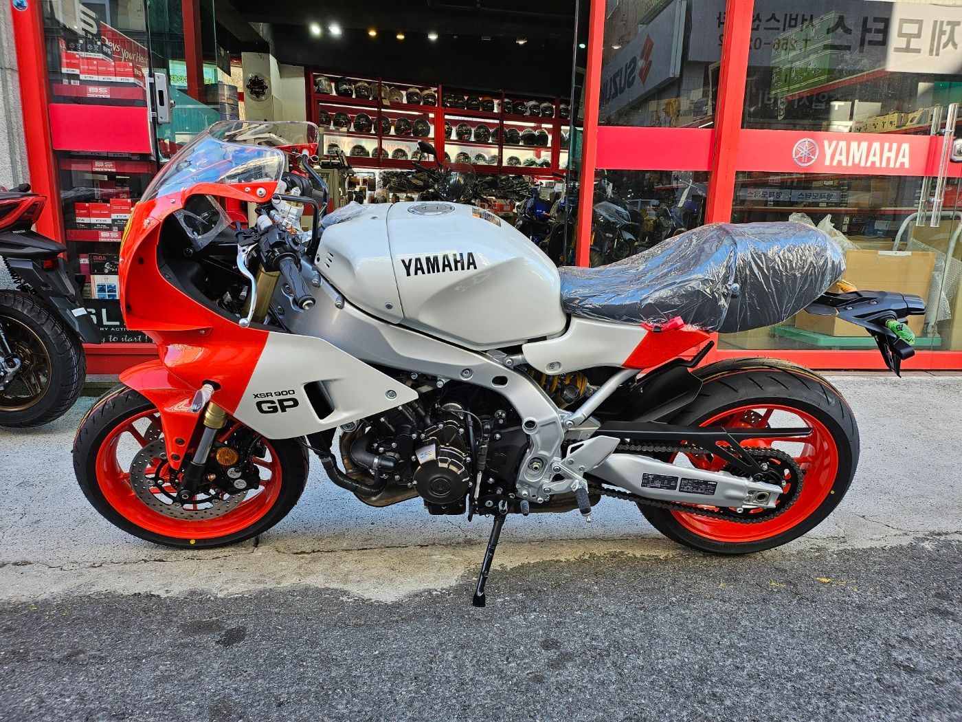 야마하 XSR 900 GP thumb 2