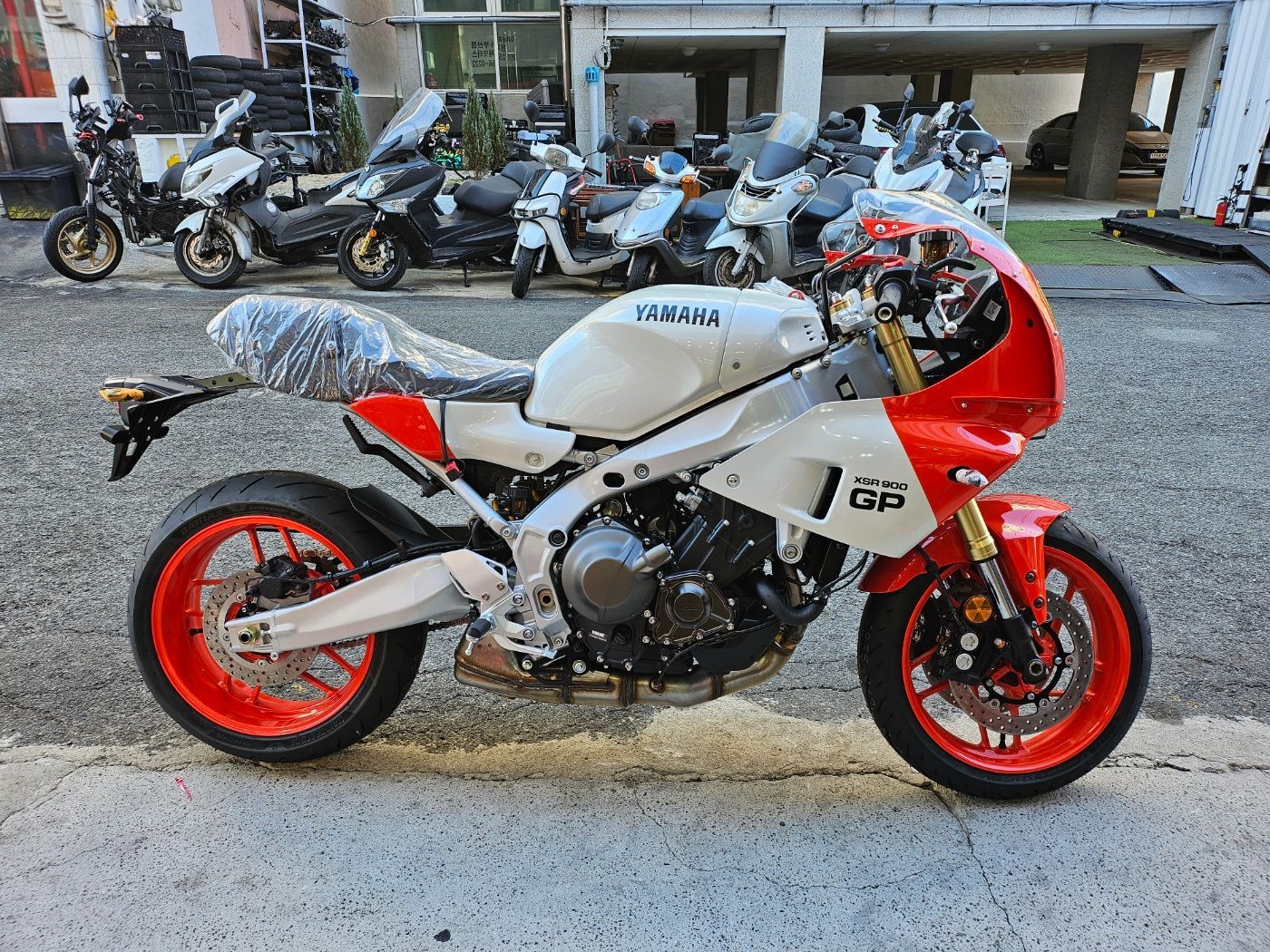 야마하 XSR 900 GP more