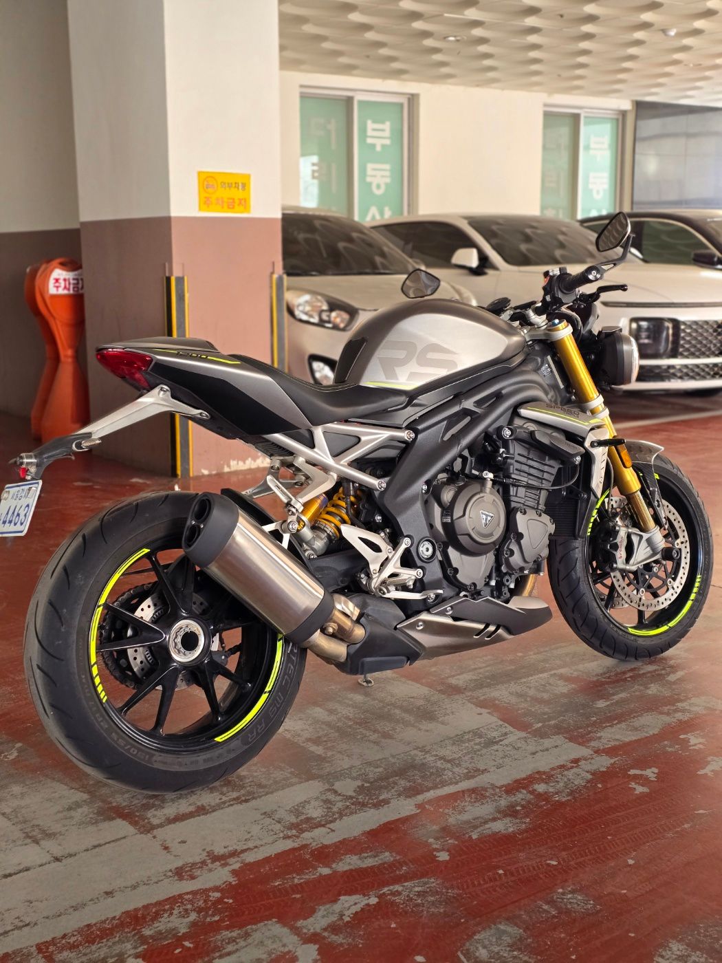 트라이엄프 스피드 트리플 1200 RR 2022 블랙 사진 3