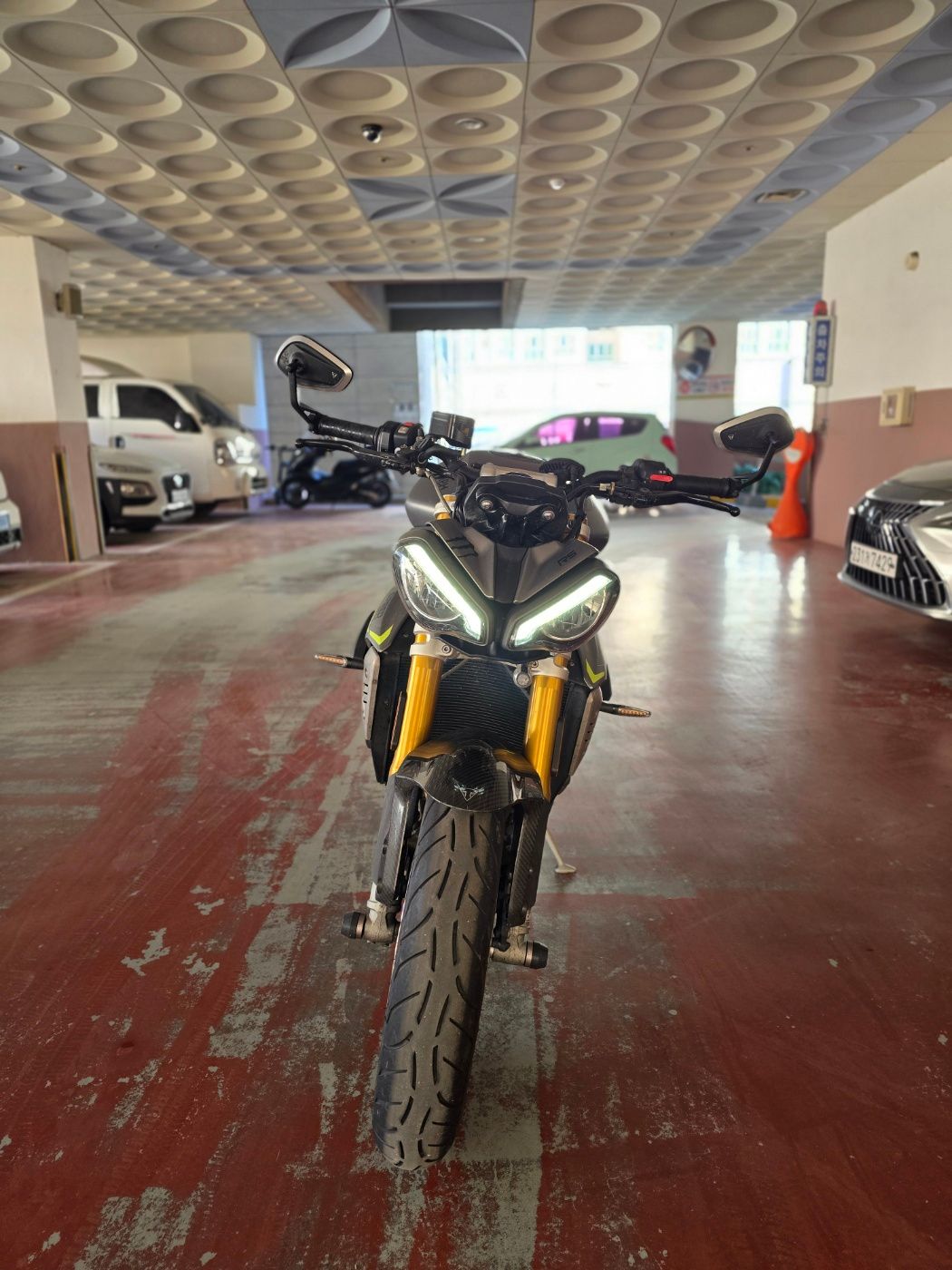 트라이엄프 스피드 트리플 1200 RR 2022 블랙 사진 4