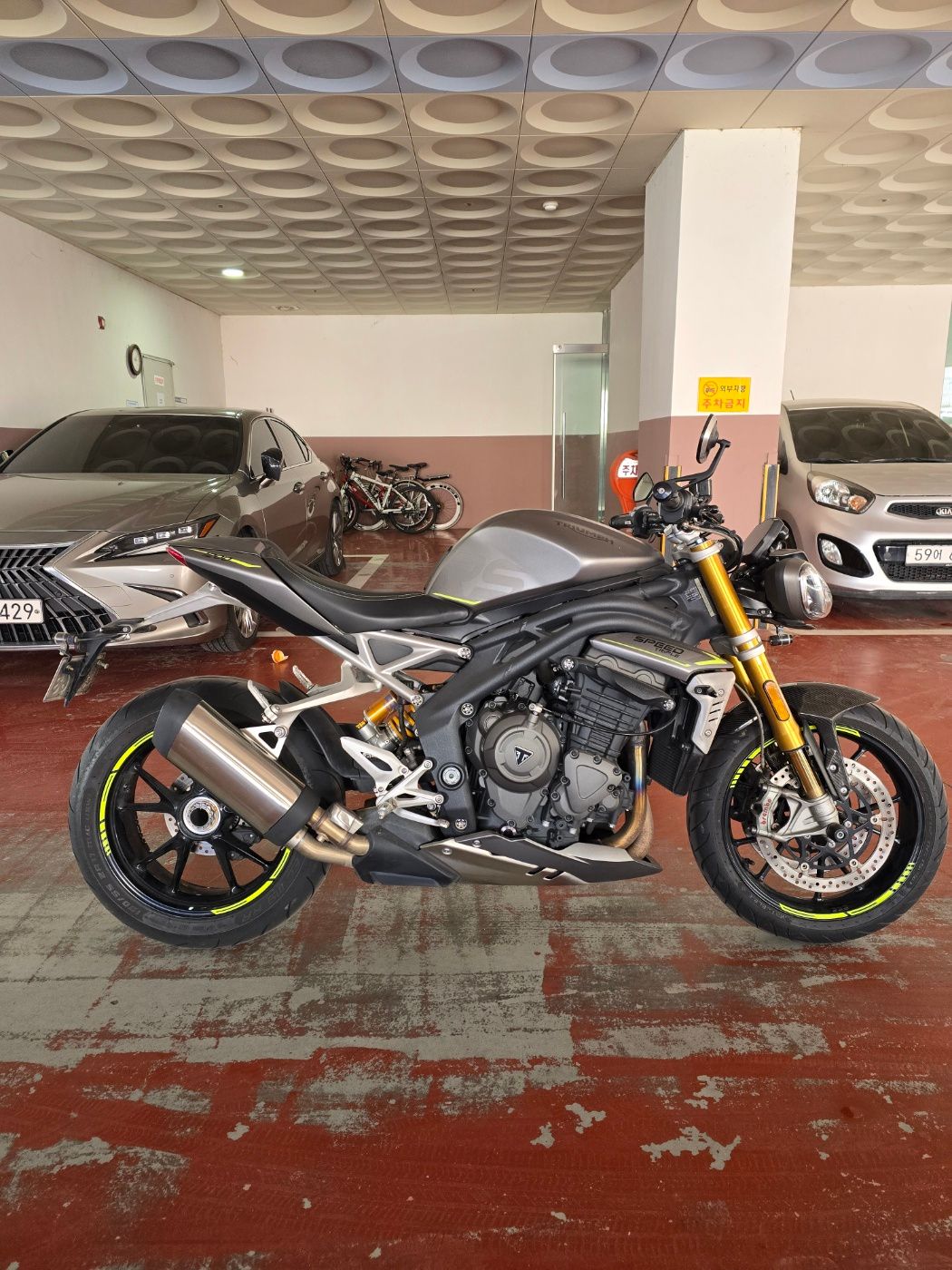트라이엄프 스피드 트리플 1200 RR 2022 블랙 사진 7
