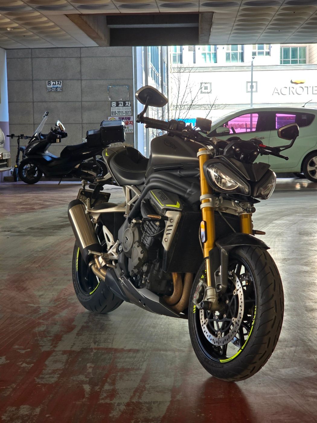 트라이엄프 스피드 트리플 1200 RR 2022 블랙 사진 1