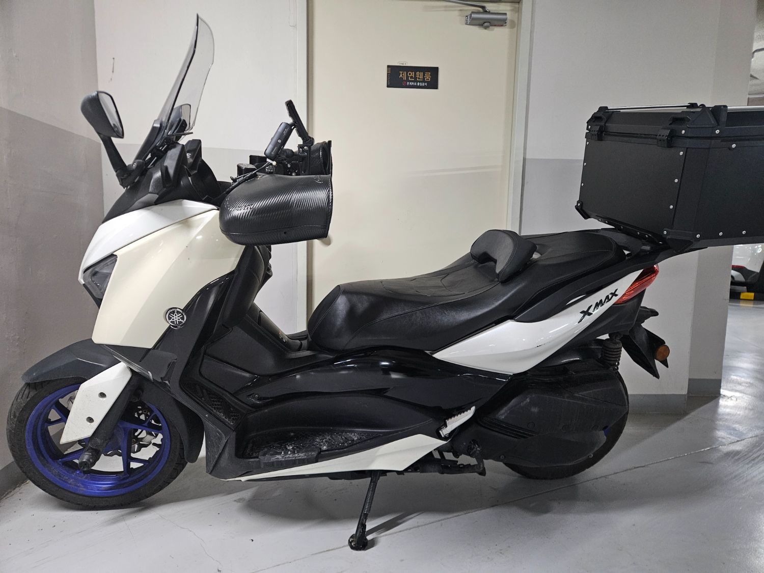 야마하 XMAX 300 ABS thumb 2