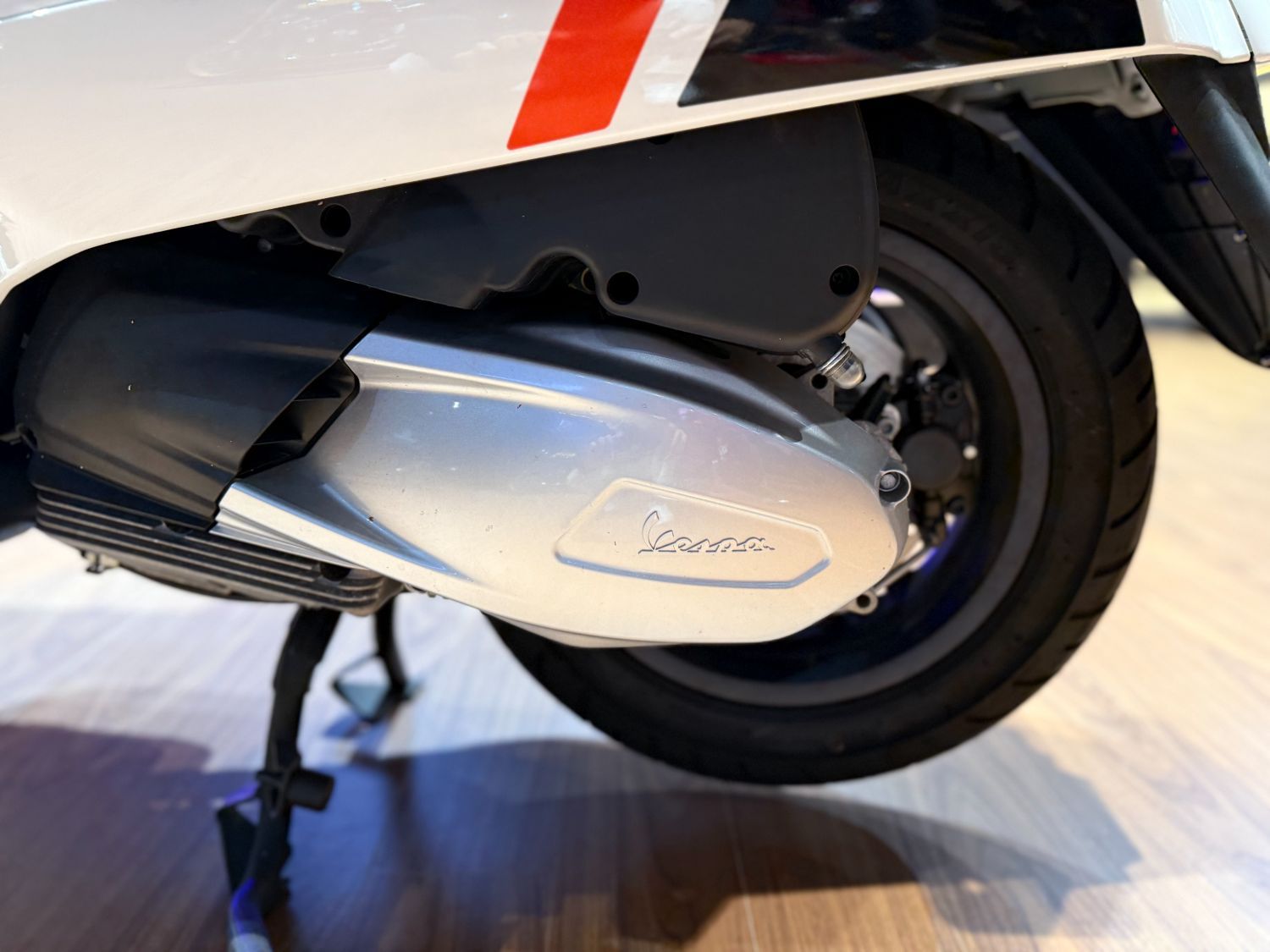 베스파 GTS 300 슈퍼스포츠 more