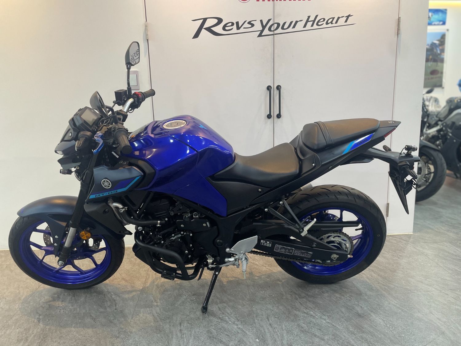 야마하 MT 03 thumb 2