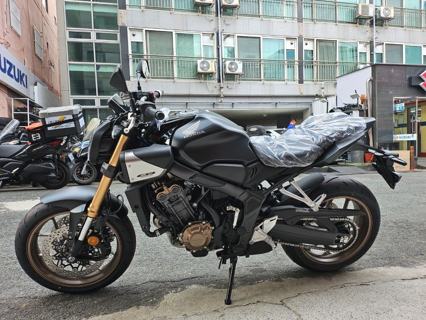 혼다 CB 650 R more
