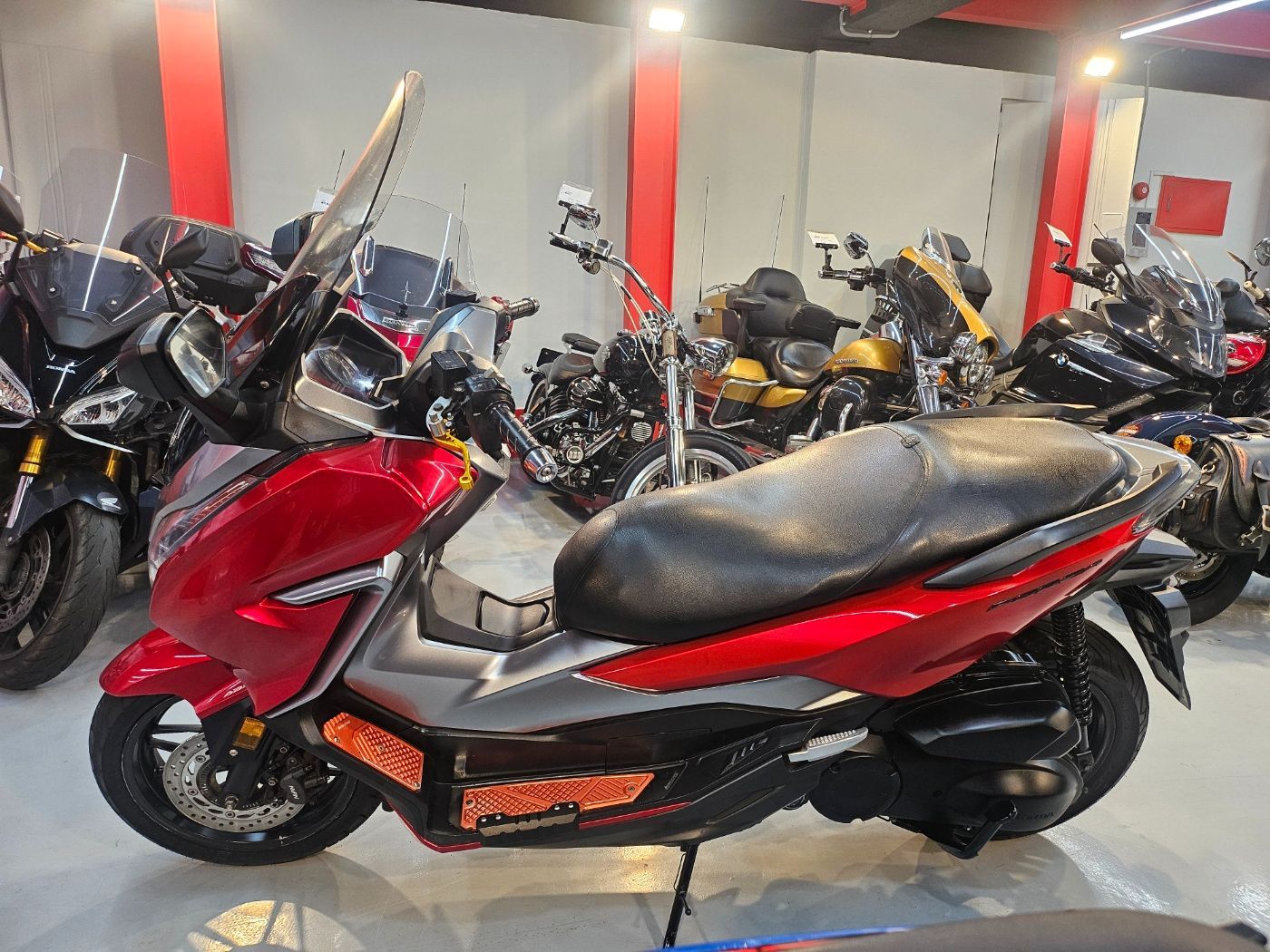 혼다 포르자 300 more