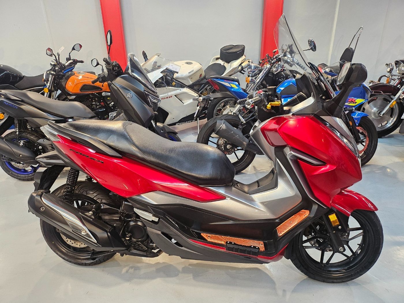 혼다 포르자 300 thumb 2