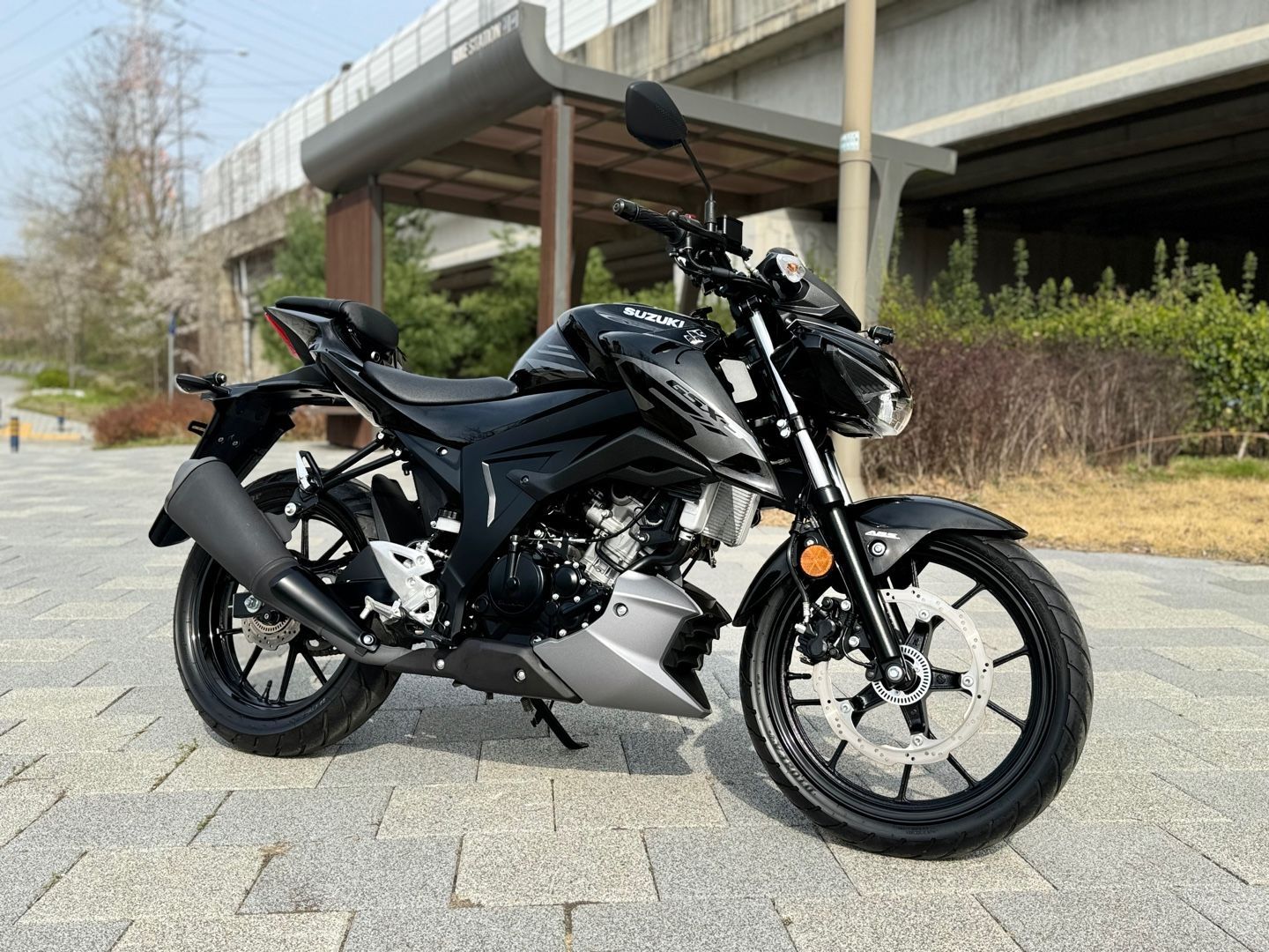 스즈키 GSX S 125 more