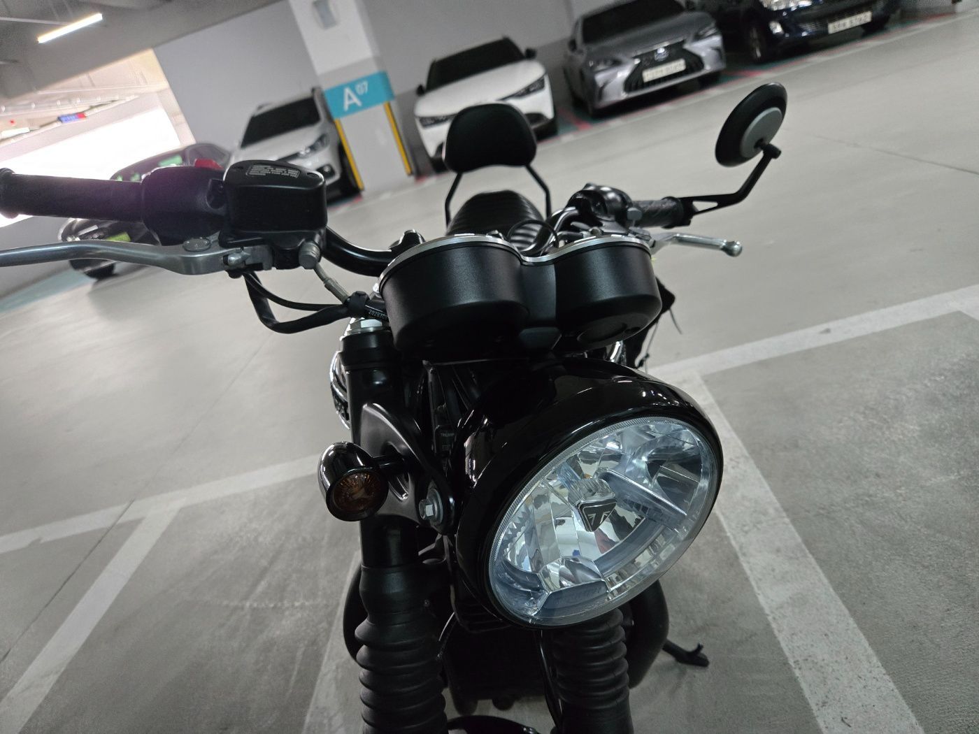 트라이엄프 본네빌 T120 more