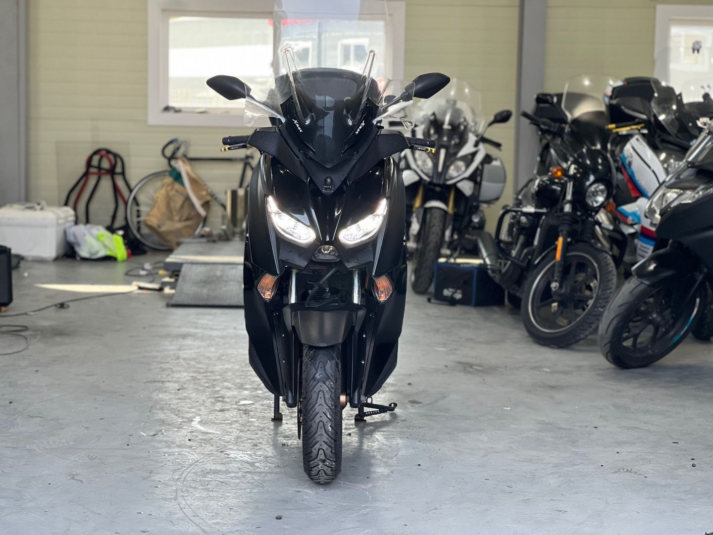 야마하 XMAX 300 ABS thumb 2