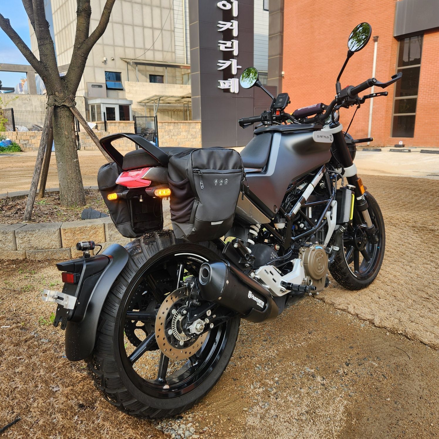 허스크바나 스바르트필렌 250 more