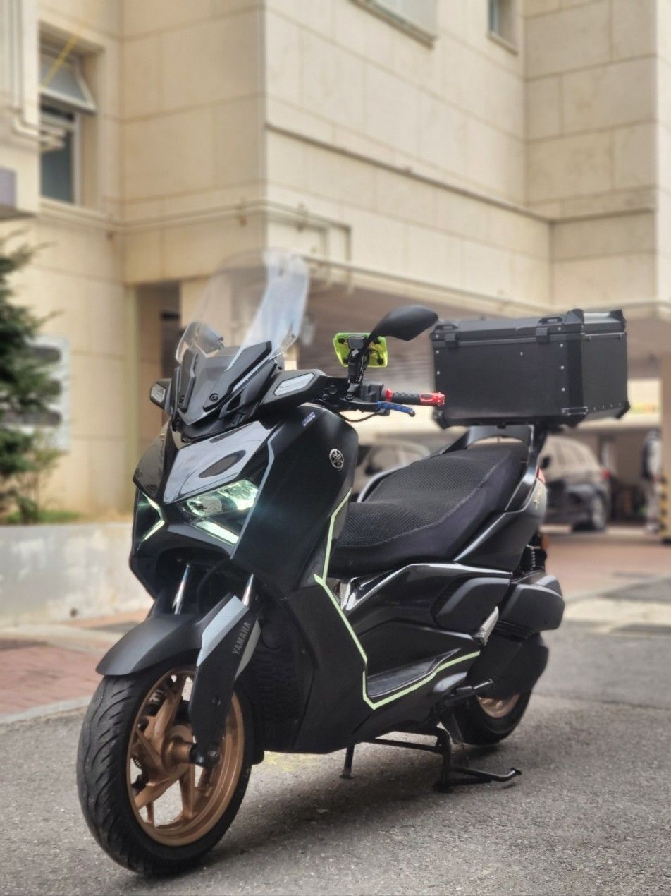 야마하 XMAX 300 ABS thumb 2