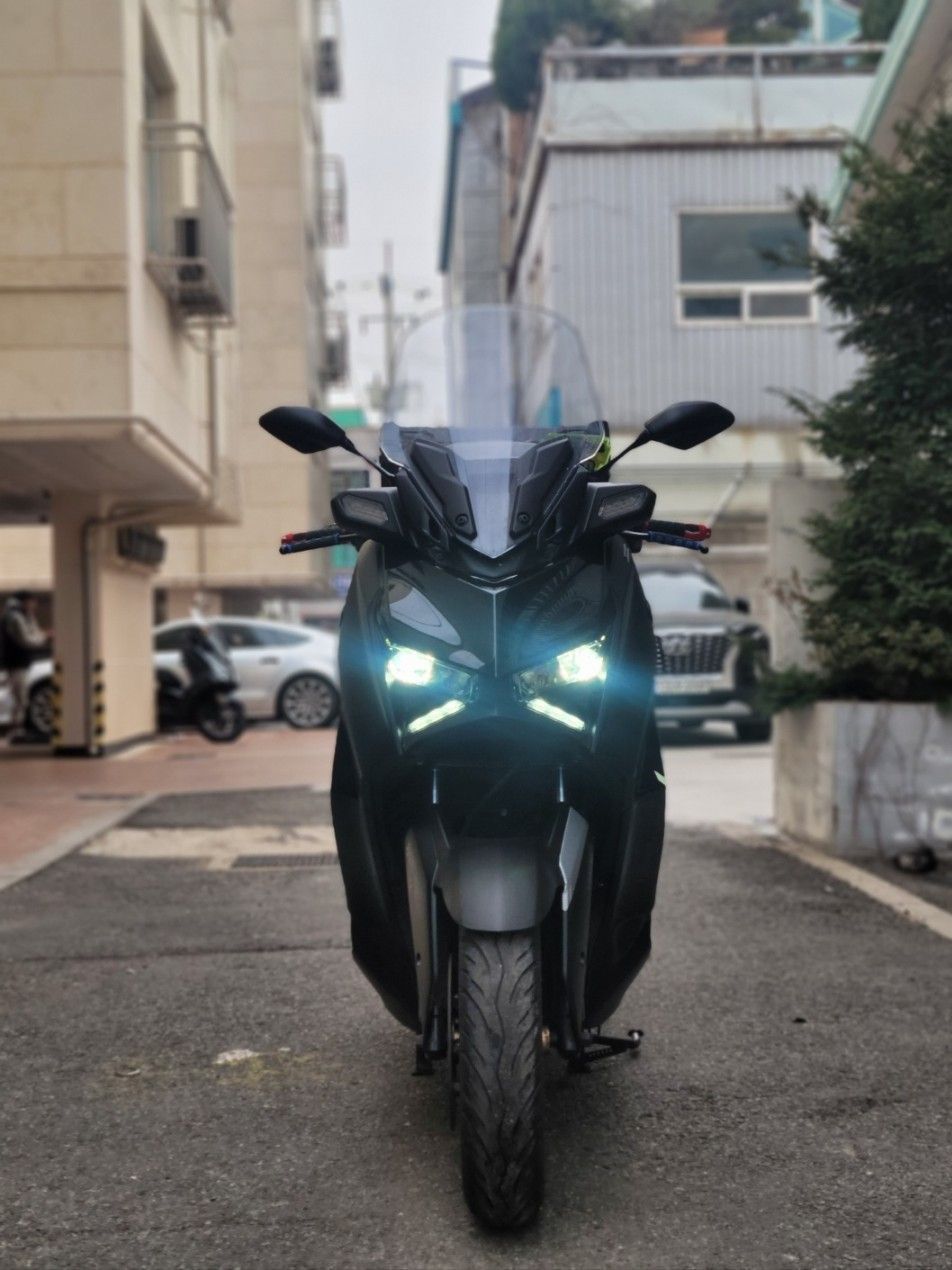 야마하 XMAX 300 ABS more