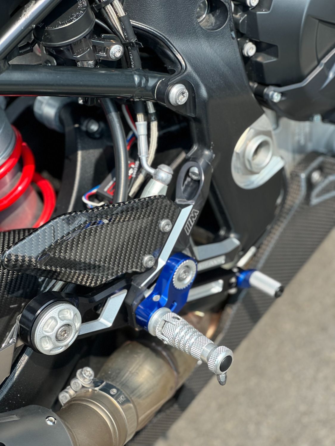BMW S 1000 RR 2024 실버 사진 3