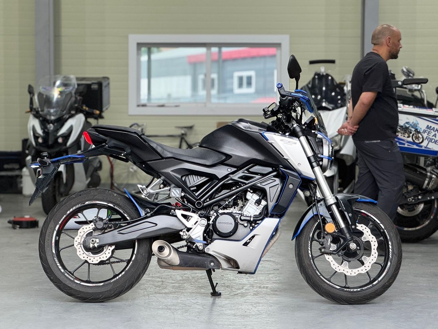 혼다 CB 125 R main