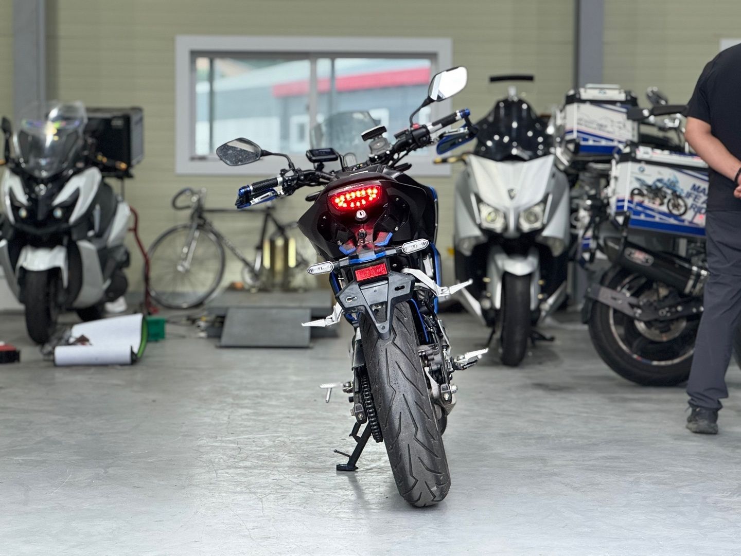 혼다 CB 125 R thumb 2