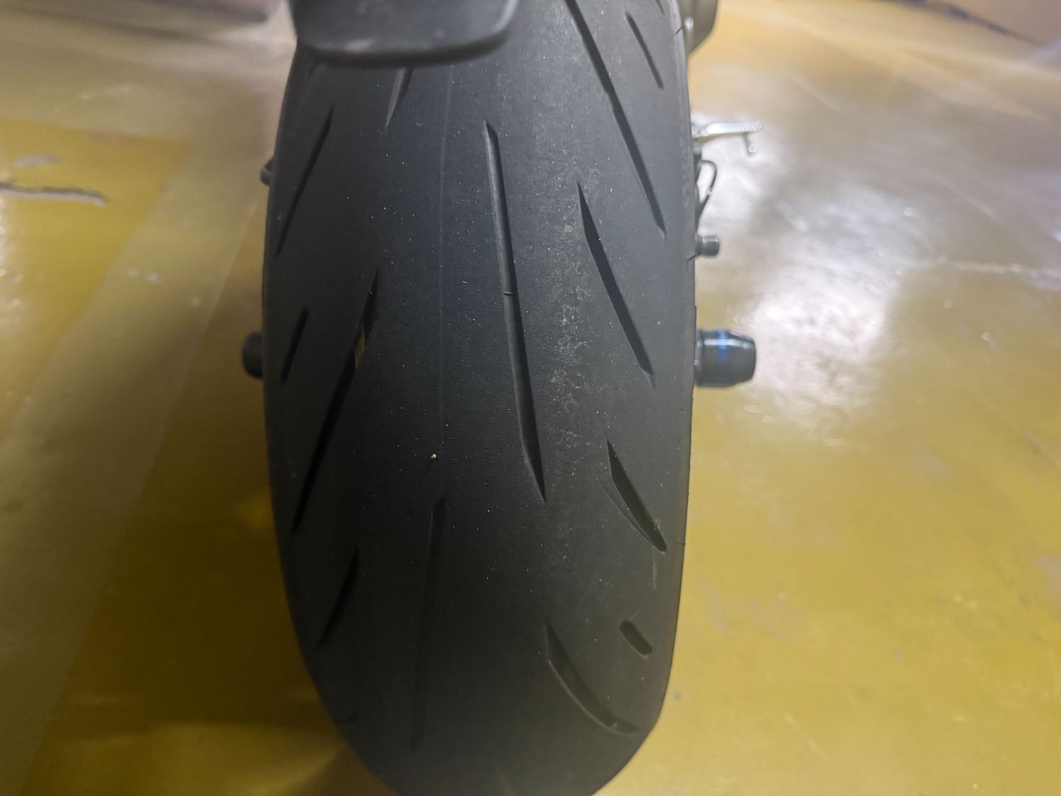 야마하 XSR 900 2023 옐로 사진 2