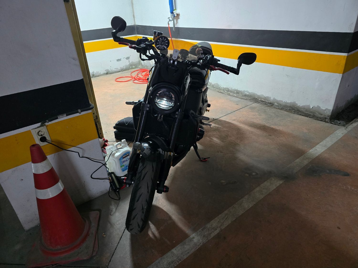 야마하 XSR 900 2023 블랙 사진 2