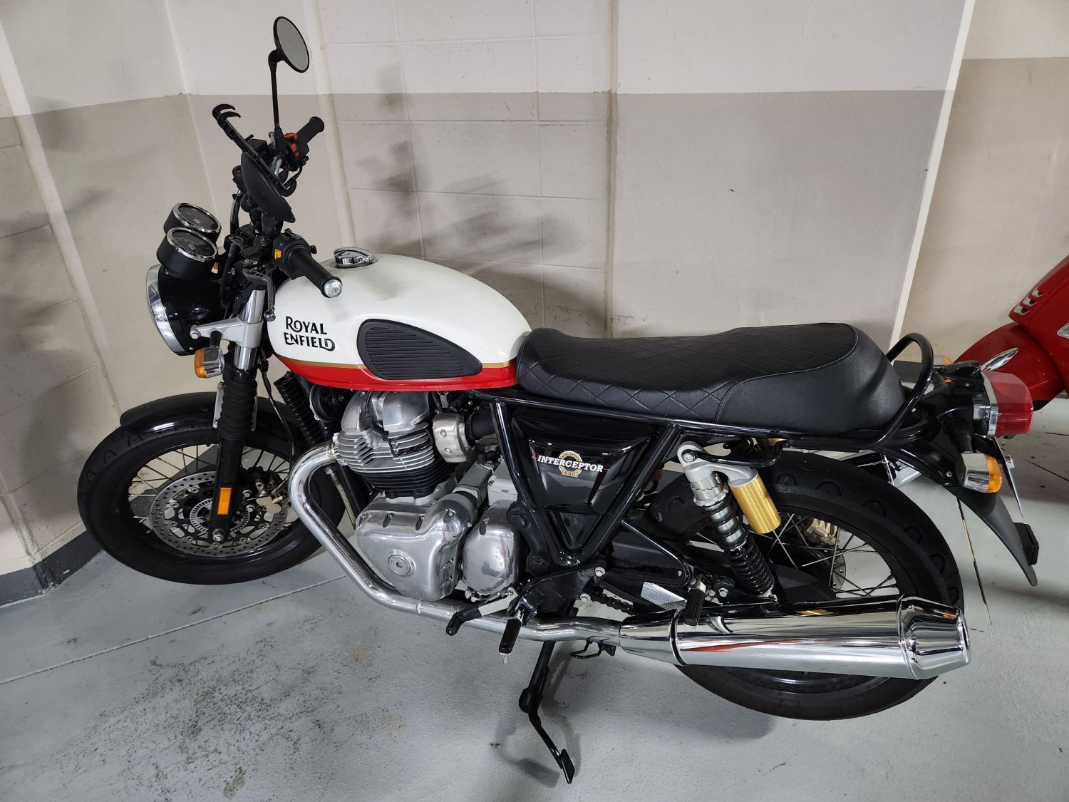 로얄엔필드 인터셉터 650 main