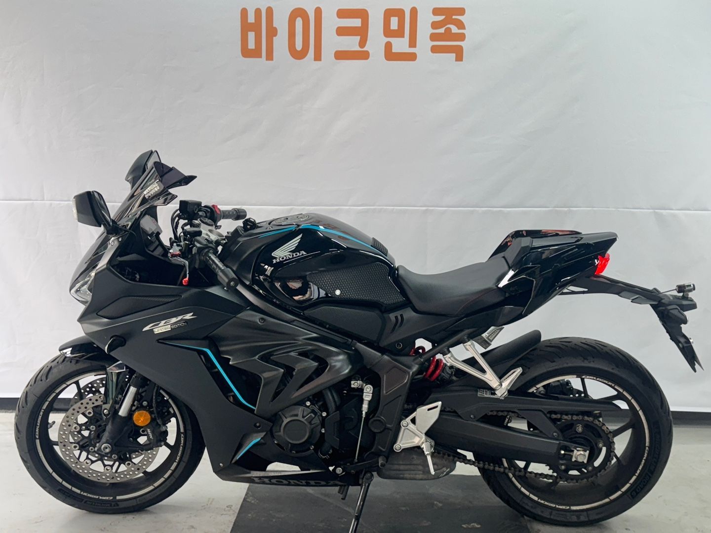 혼다 CBR 600 RR 2023 블랙 사진 3