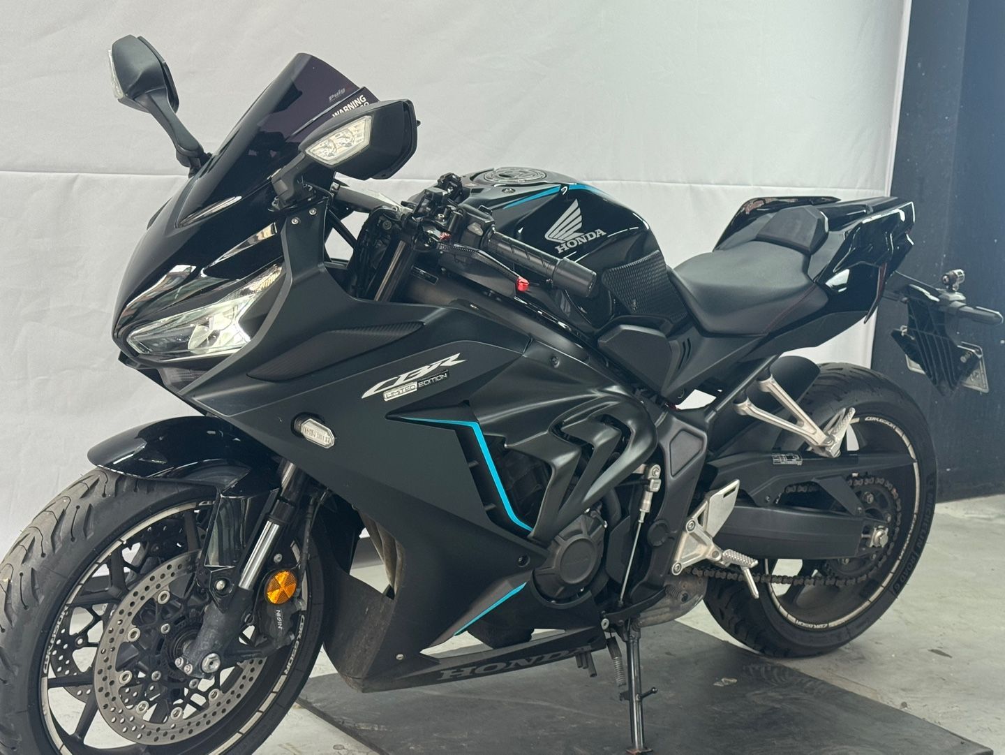 혼다 CBR 600 RR 2023 블랙 사진 4