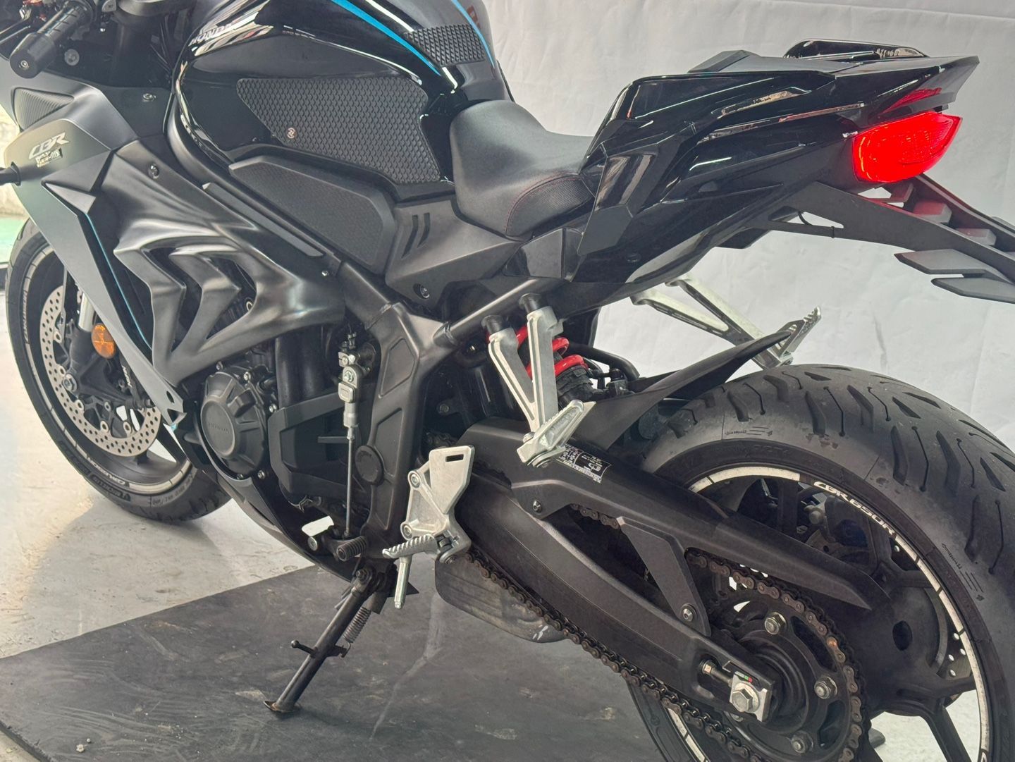 혼다 CBR 600 RR 2023 블랙 사진 6