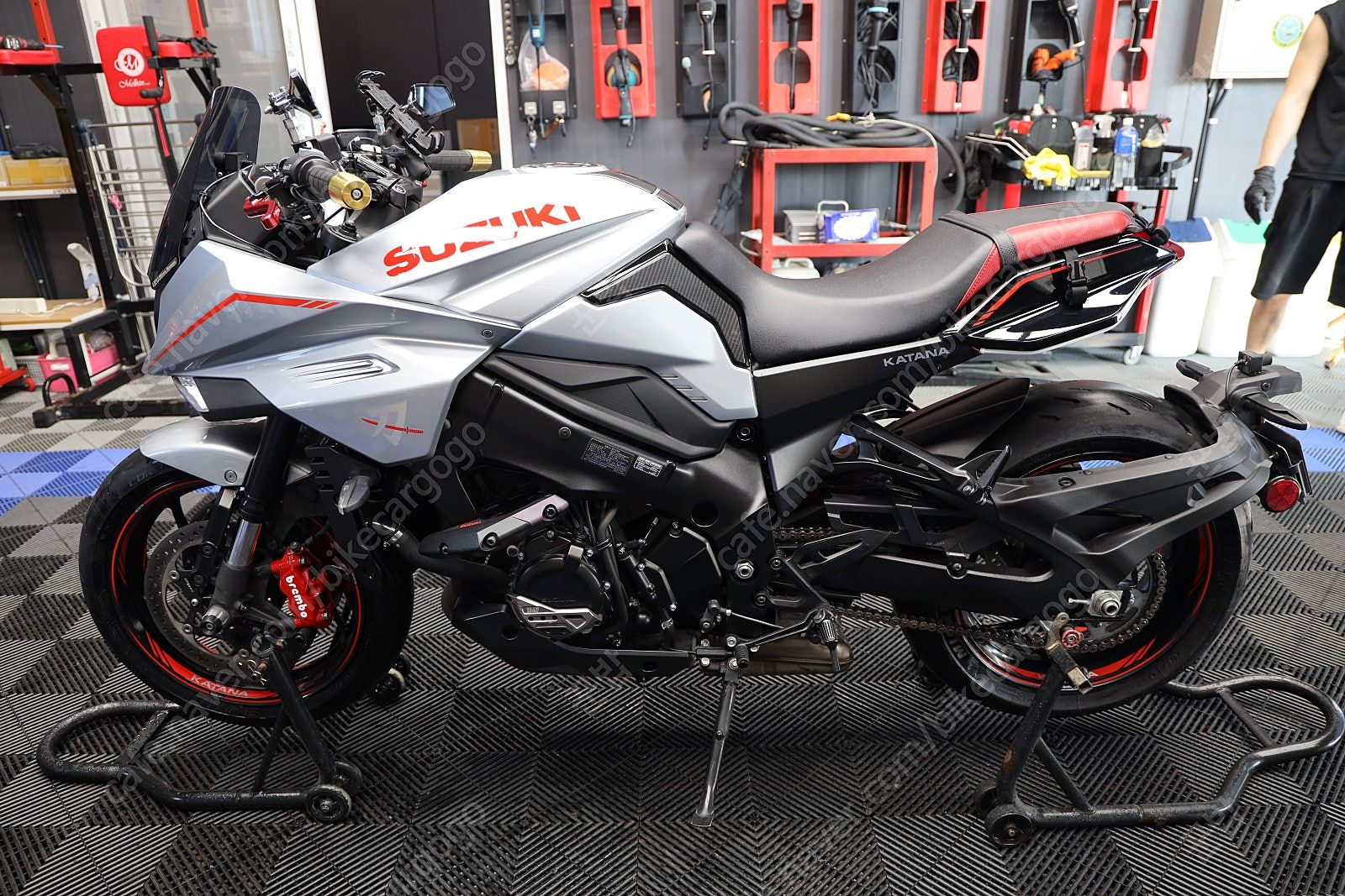 스즈키 카타나 1000 more