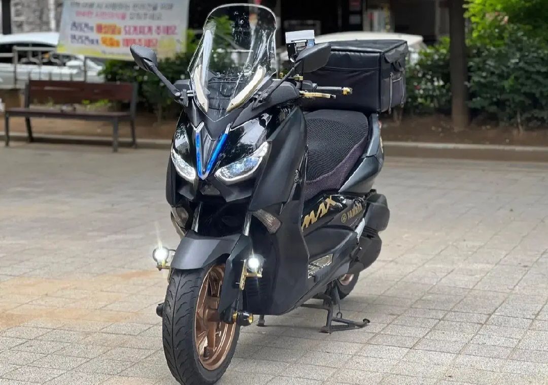 야마하 XMAX 300 ABS more