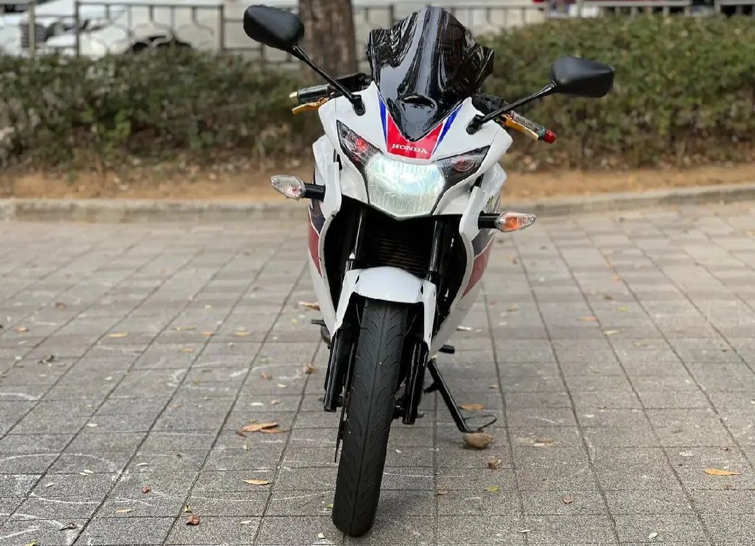 혼다 CBR 125 R thumb 2