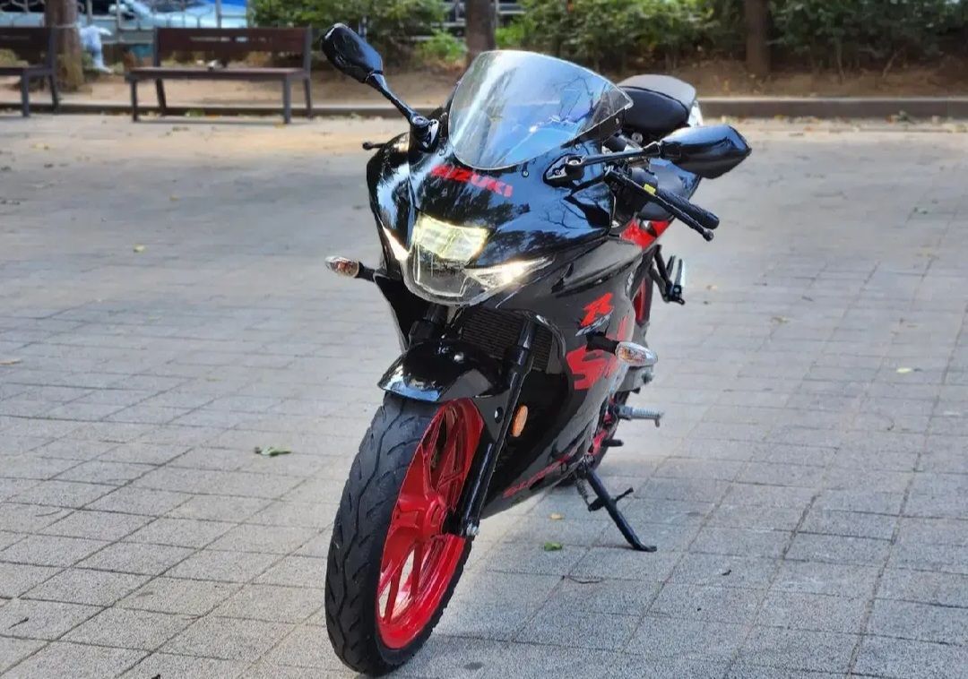 스즈키 GSX R 125 ABS main