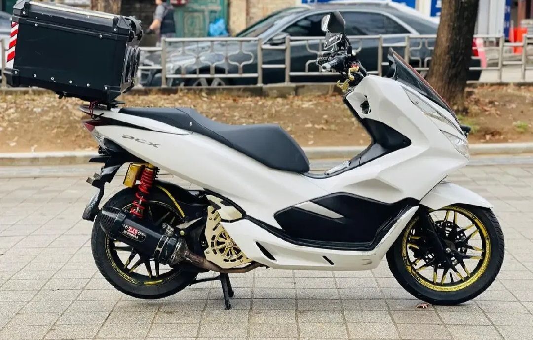혼다 PCX 125 more