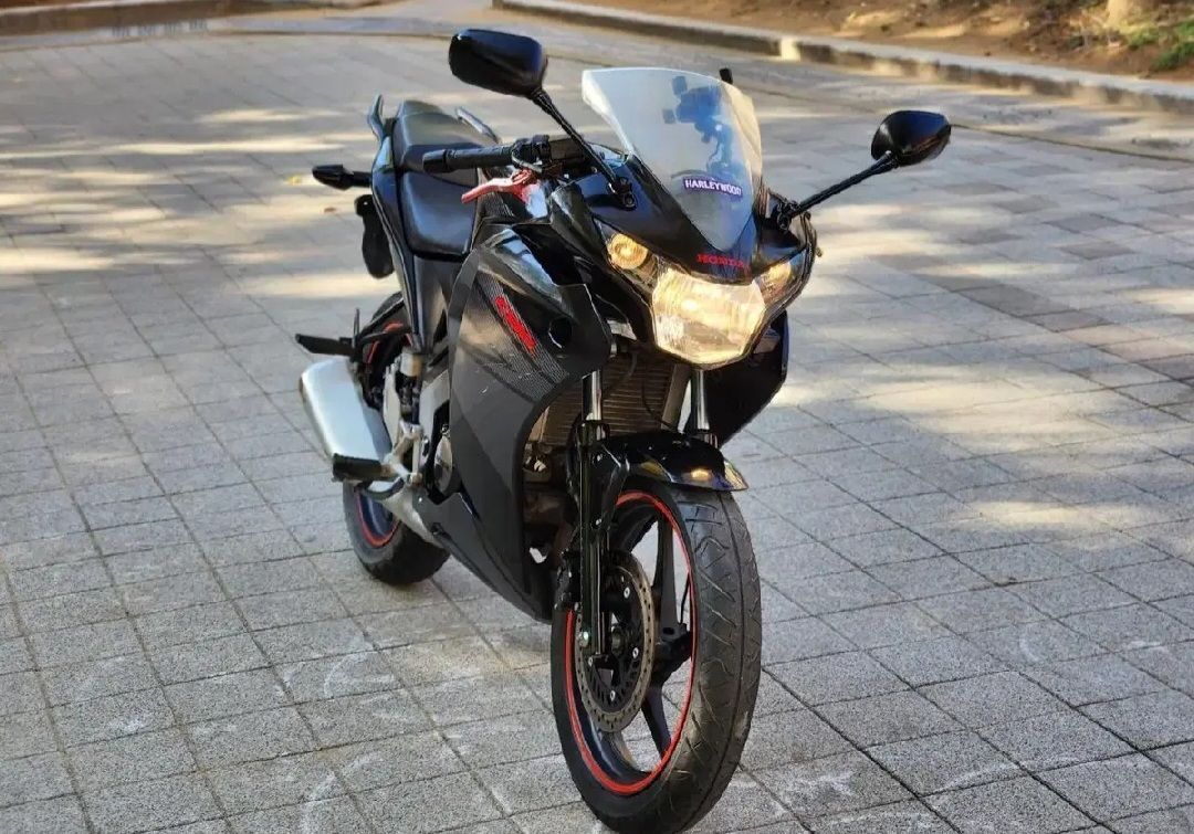 혼다 CBR 125 R thumb 2