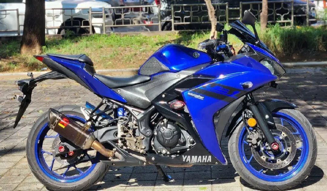 야마하 YZF R3 more