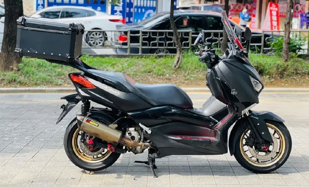 야마하 XMAX 300 ABS more