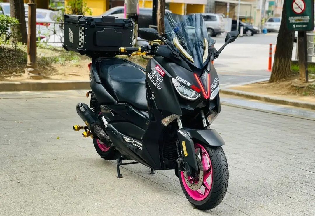 야마하 XMAX 300 ABS main