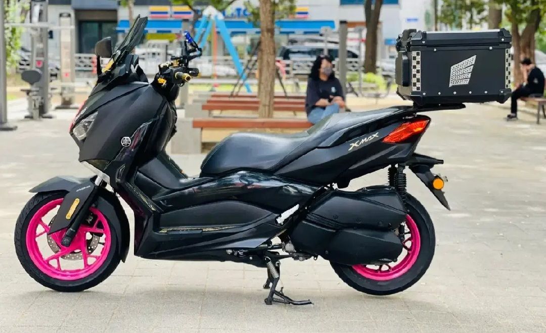 야마하 XMAX 300 ABS more