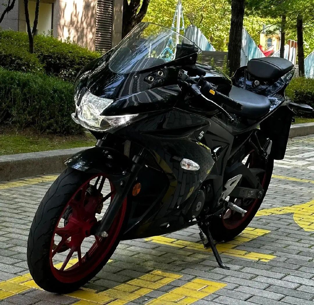 스즈키 GSX R 125 ABS more