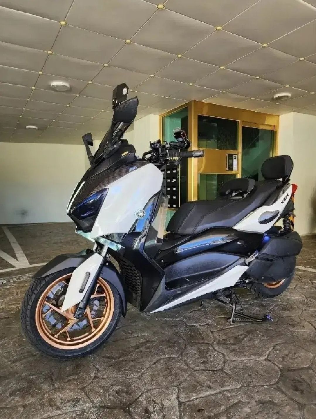 야마하 XMAX 300 ABS thumb 2