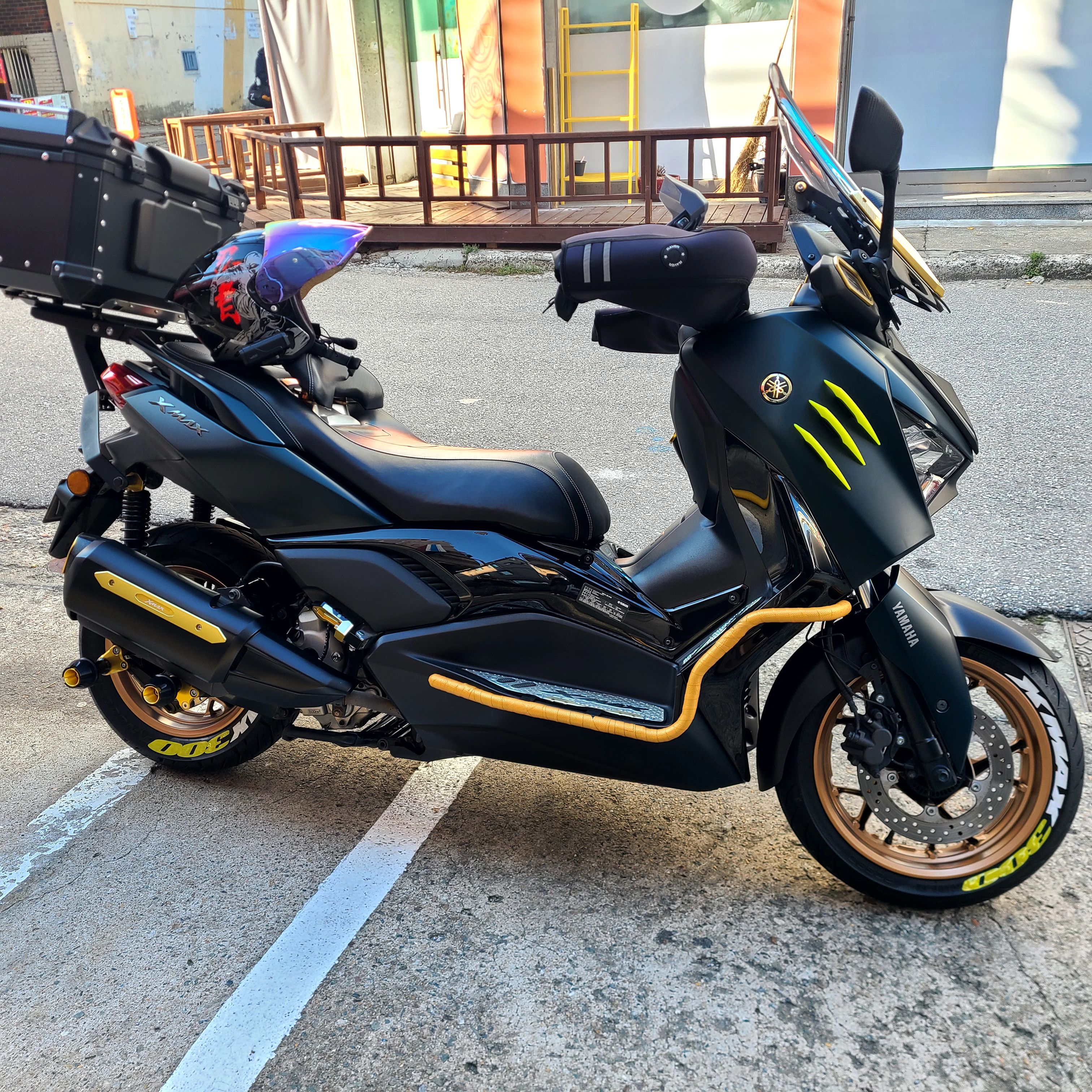 야마하 XMAX 300 ABS main