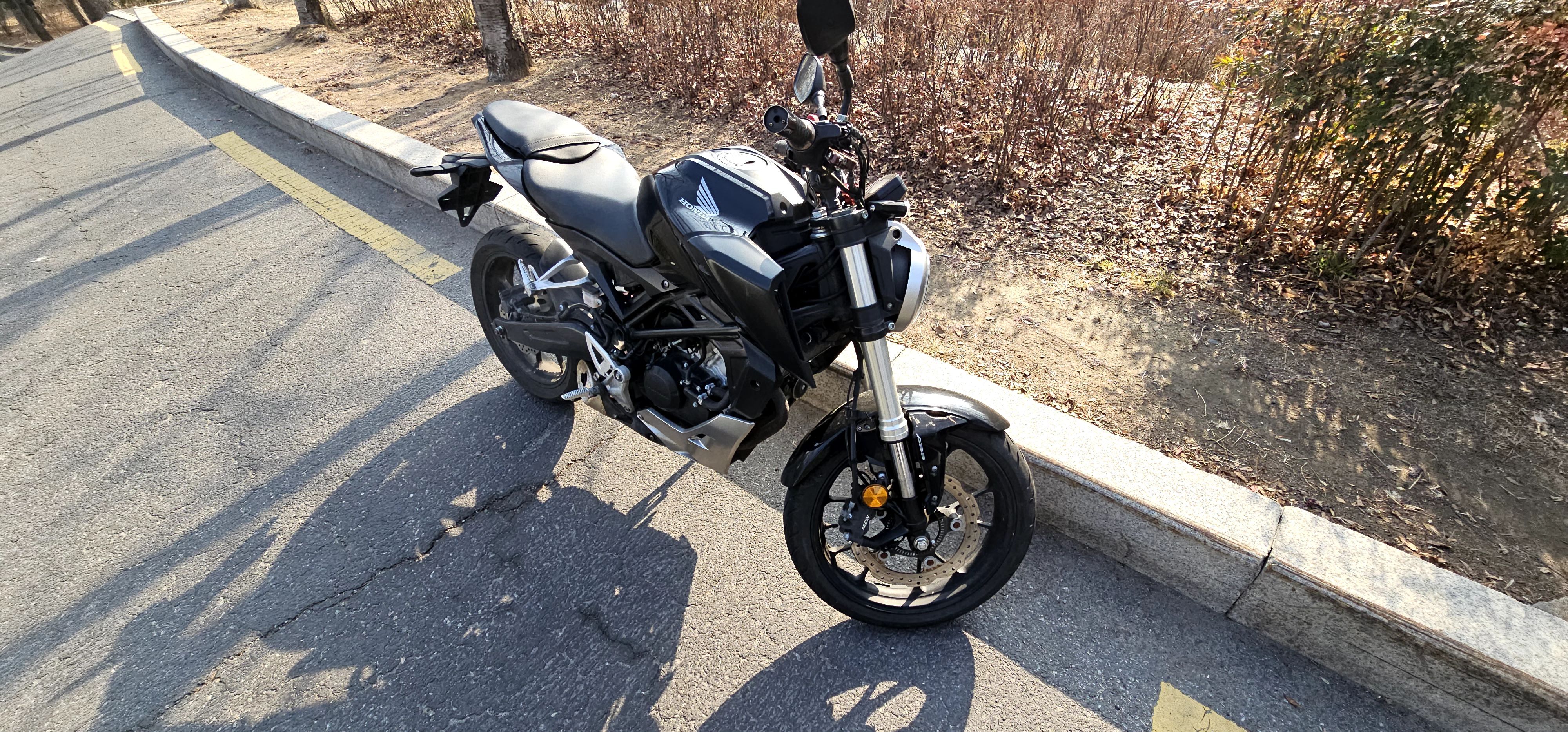 혼다 CB 125 R thumb 2