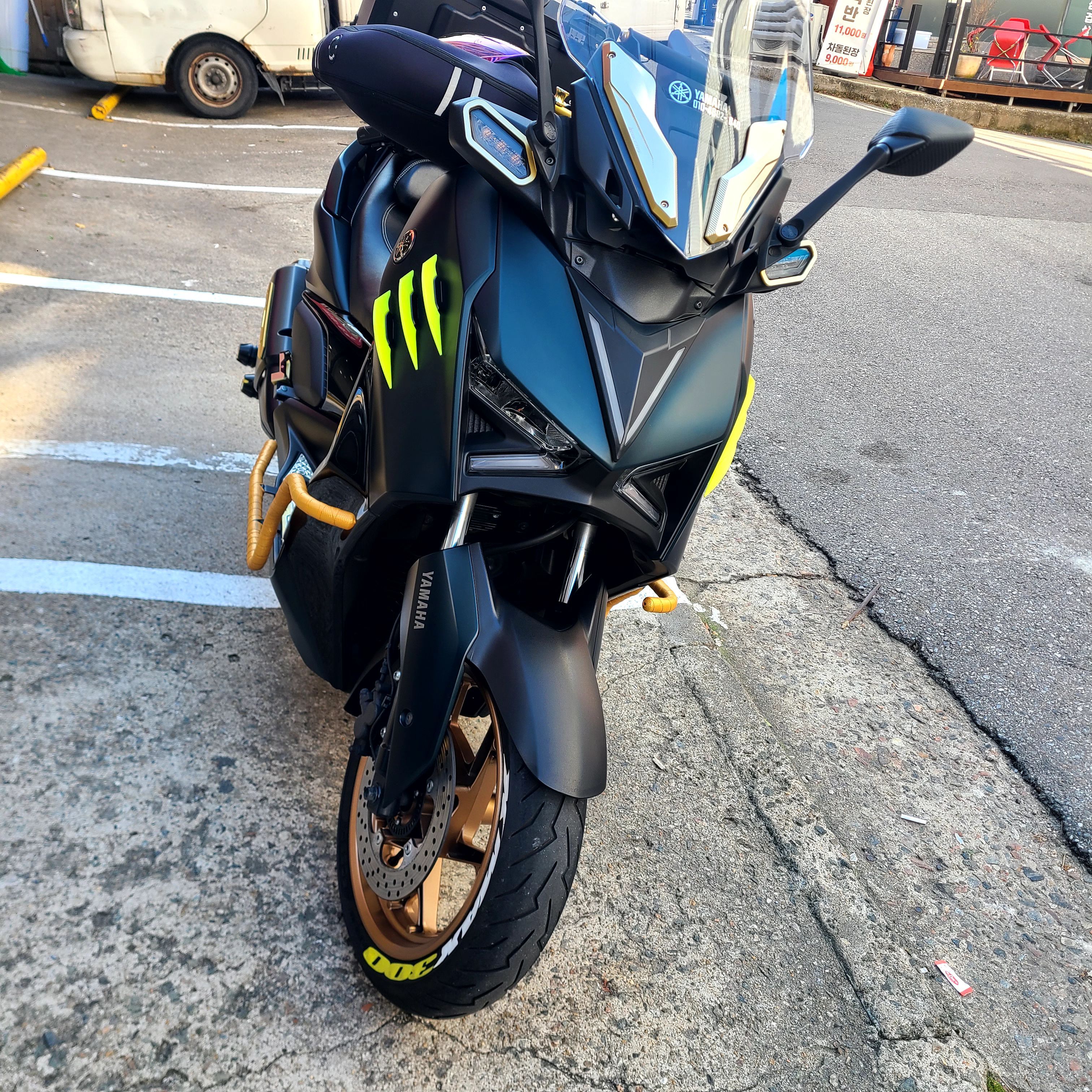 야마하 XMAX 300 ABS more